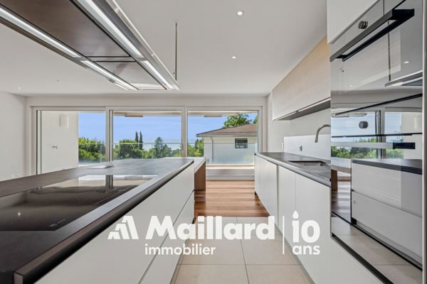 Vue lac et calme absolu pour ce bel appartement contemporain 8