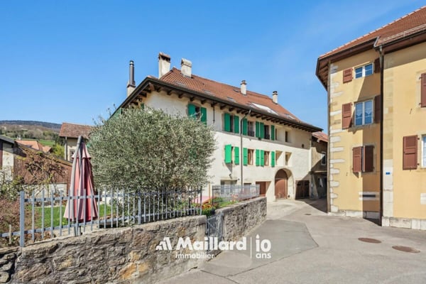 Spacieux et authentique 6.5 pièces au coeur du village de Bonvillars