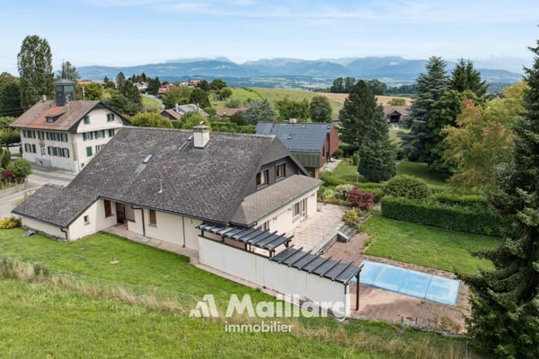 Élégante propriété familiale au coeur de la verdure 3