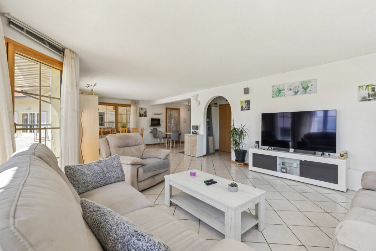 Suchy - Magnifique villa semi-individuelle de 5.5 pièces