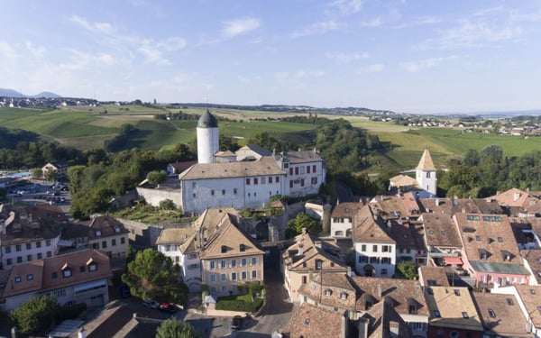 Dans le Vieux Bourg d'Aubonne, maison historique rénovée de 4 pièces 1