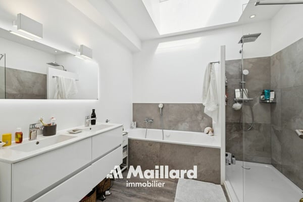 Superbe attique contemporain doté d'une terrasse privative de plus de 100 m² 10