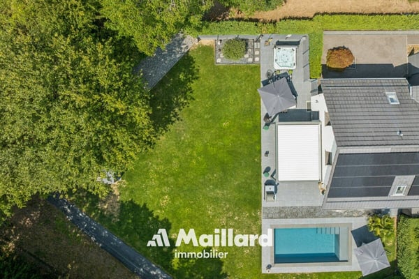 Villa contemporaine avec piscine dans un cadre naturel exceptionnel 2