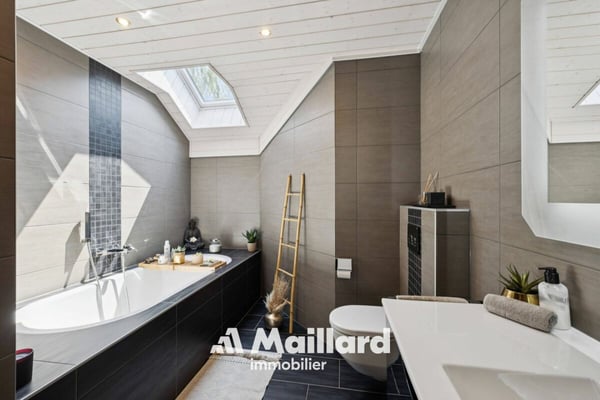 Villa contemporaine avec piscine dans un cadre naturel exceptionnel 12