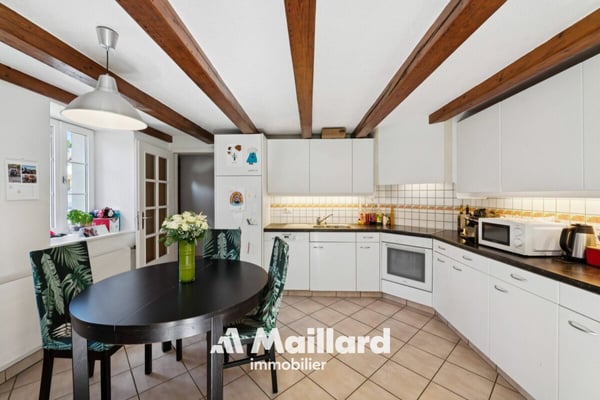 Authentique ferme de 5.5 pièces avec grange sur une vaste parcelle de 2'309 m2 6