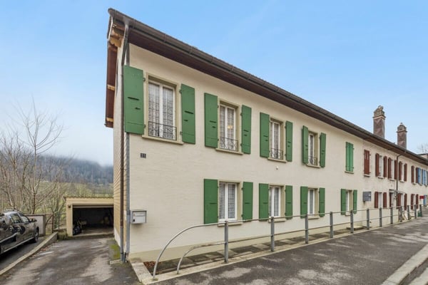 Vallorbe - Maison de 7p. à rénover avec atelier et jardin 1