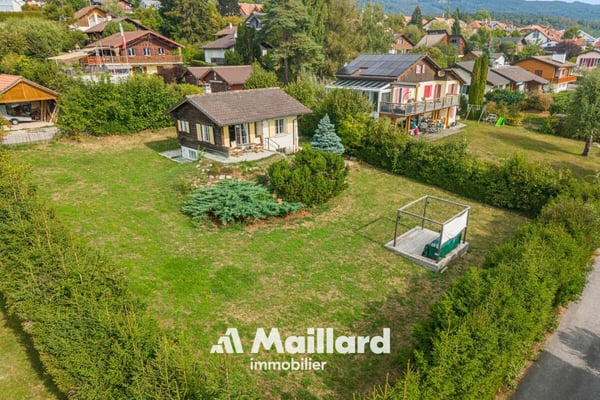 Charmant chalet, avec vue sur le lac et les Alpes, implantés sur une belle parcelle constructible !