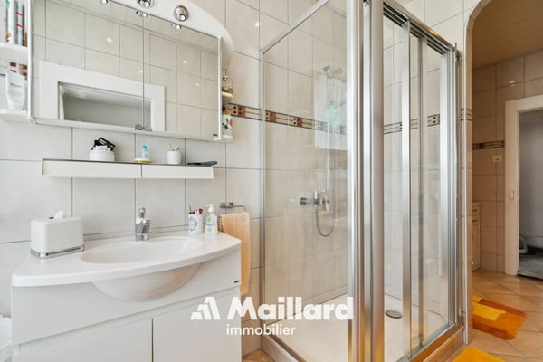 Grande maison villageoise avec 2 appartements indépendants 12
