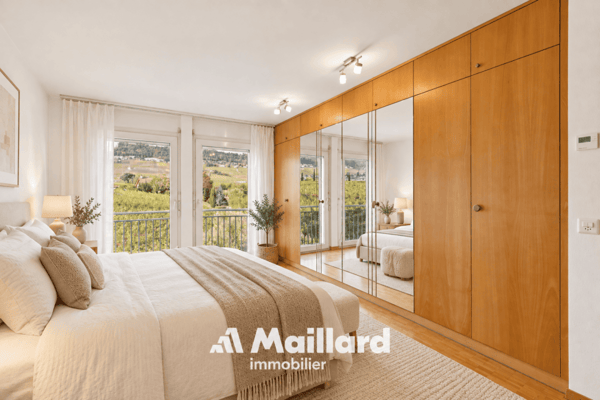 Spacieux et lumineux appartement de 5.5 pièces idéalement situé avec belles échappées sur le lac 11