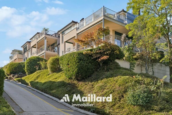 Spacieux et lumineux appartement de 5.5 pièces idéalement situé avec belles échappées sur le lac