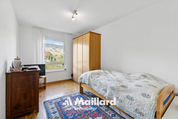 Spacieux et lumineux appartement de 5.5 pièces idéalement situé avec belles échappées sur le lac 13