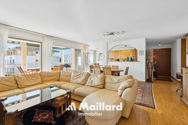 Spacieux et lumineux appartement de 5.5 pièces idéalement situé avec belles échappées sur le lac 4