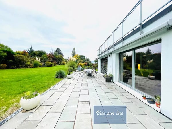 Villa individuelle contemporaine sur belle et grande parcelle 3