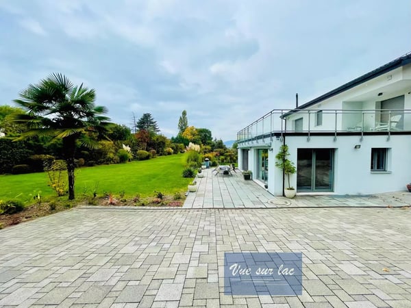 Villa individuelle contemporaine sur belle et grande parcelle 4