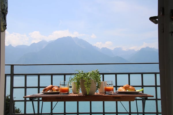 Frontline lakefront furnished Apartment with Spectacular Views 3