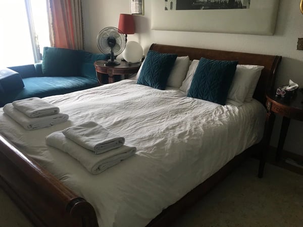 Frontline lakefront furnished Apartment with Spectacular Views 10