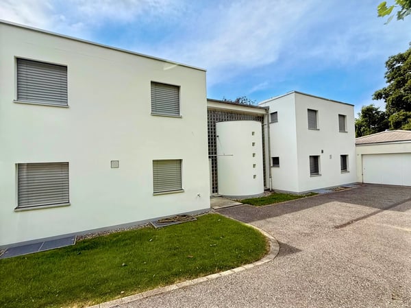 Grande villa contemporaine de 500m², piscine, calme, vue sur le Jura 13