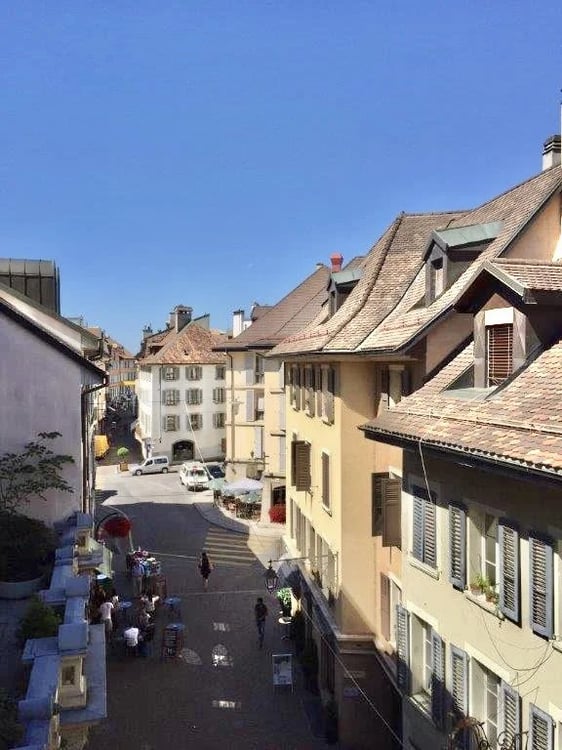 Appartement rénové et meublé, avec service 3
