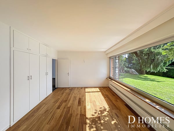 UNIQUE - Magnifique propriété avec jardin et vue dégagée sur le lac 12