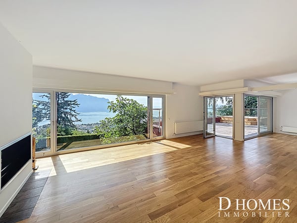 UNIQUE - Magnifique propriété avec jardin et vue dégagée sur le lac 1