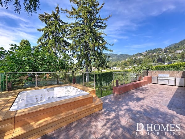 UNIQUE - Magnifique propriété avec jardin et vue dégagée sur le lac 7