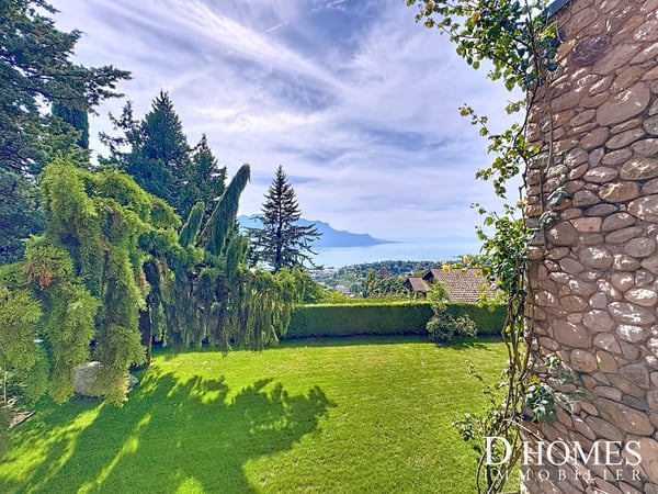 UNIQUE - Magnifique propriété avec jardin et vue dégagée sur le lac 13