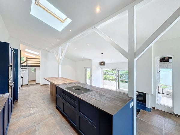 Situation unique - Magnifique villa rénovée avec jardin et vue lac 5