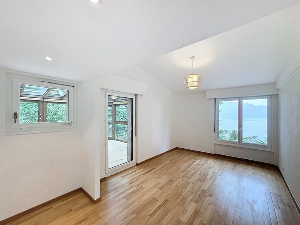 Situation unique - Magnifique villa rénovée avec jardin et vue lac 8