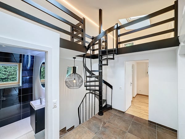Situation unique - Magnifique villa rénovée avec jardin et vue lac 10