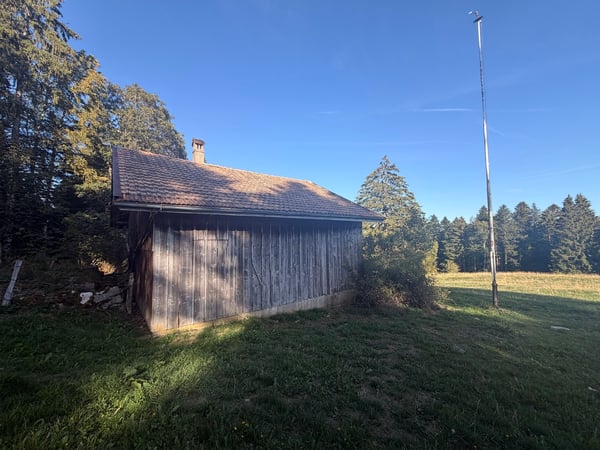 A rénover - Loge avec dégagement de 750 m2 3