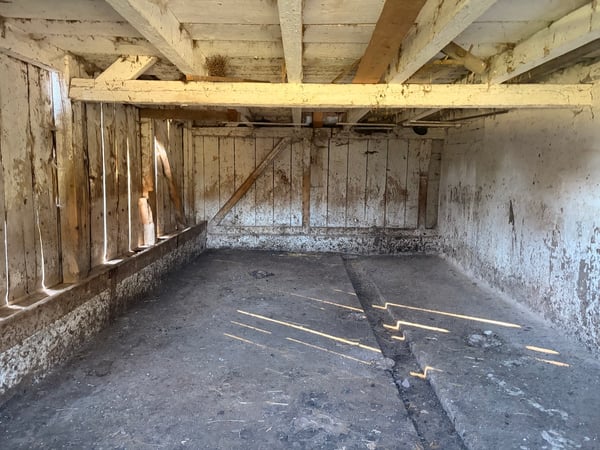 A rénover - Loge avec dégagement de 750 m2 11