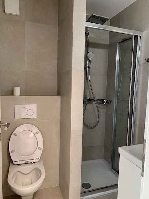 Lumineux 2 pièces au 3ème étage rénové complétement en 2025 4