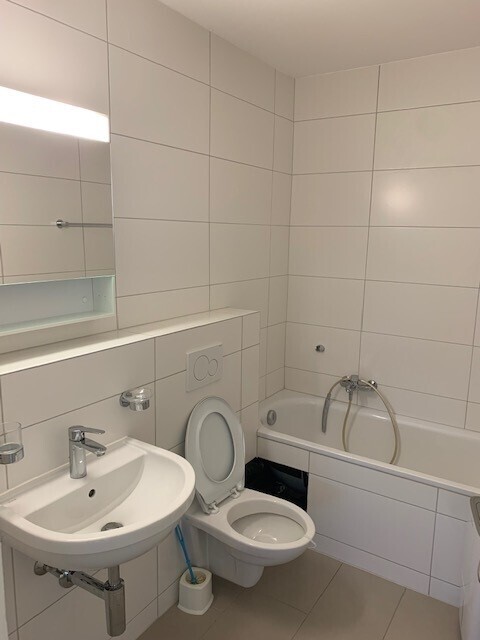 1.5 pièces au 1er étage partiellement rénové 6