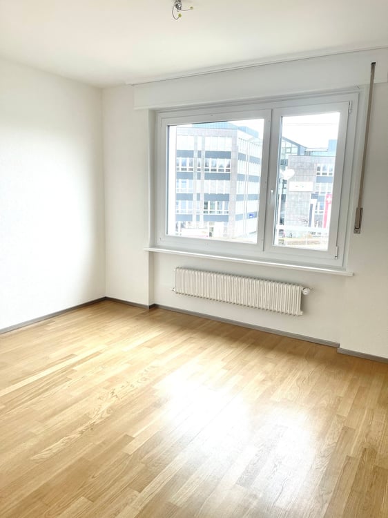 1.5 pièces au 1er étage partiellement rénové 3