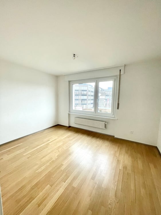 1.5 pièces au 1er étage partiellement rénové 4