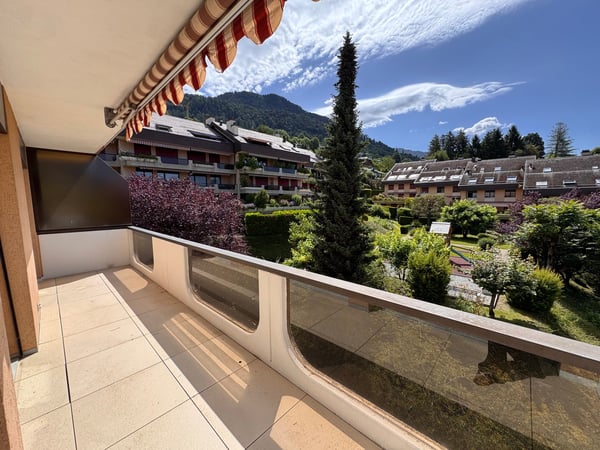 Bel appartement meublé de 2,5 pièces avec balcon à Brent 13