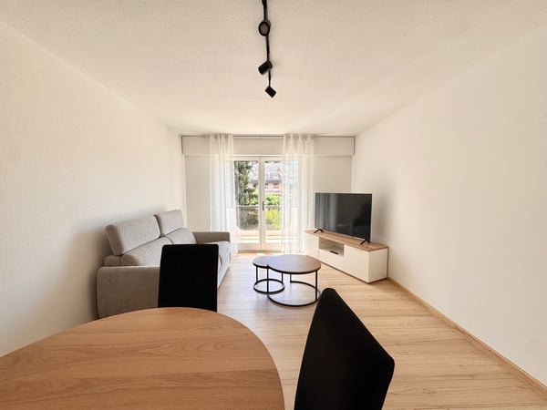 Bel appartement meublé de 2,5 pièces avec balcon à Brent 2