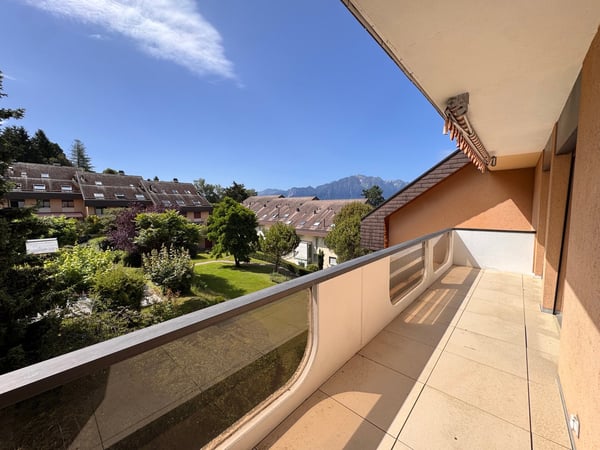 Bel appartement meublé de 2,5 pièces avec balcon à Brent 8