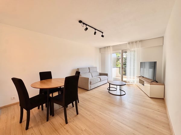 Bel appartement meublé de 2,5 pièces avec balcon à Brent 5