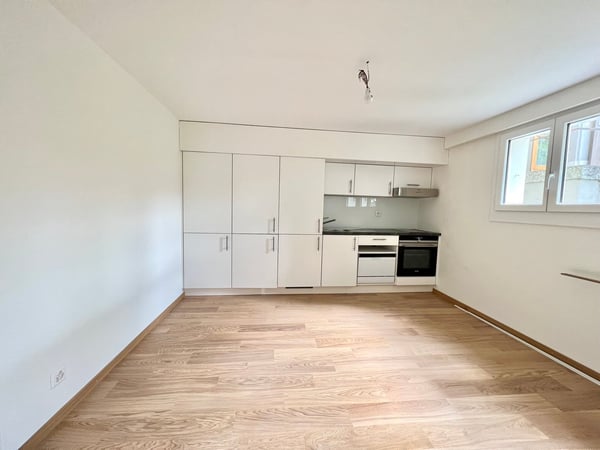 Charmant studio rénové avec balcon à Clarens 4