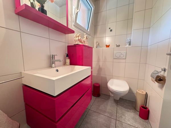 Spacieux 2.5 pièces meublé dans villa avec terrasse et jardin 8
