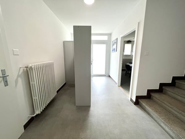 Spacieux bureaux sur 2 étages proche des commodités 5