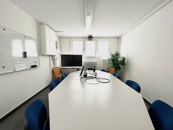 Spacieux bureaux sur 2 étages proche des commodités 2