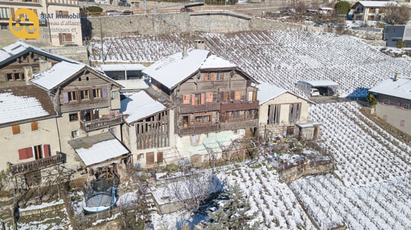 Ollon - Immeuble Historique avec Granges à Rénover 2