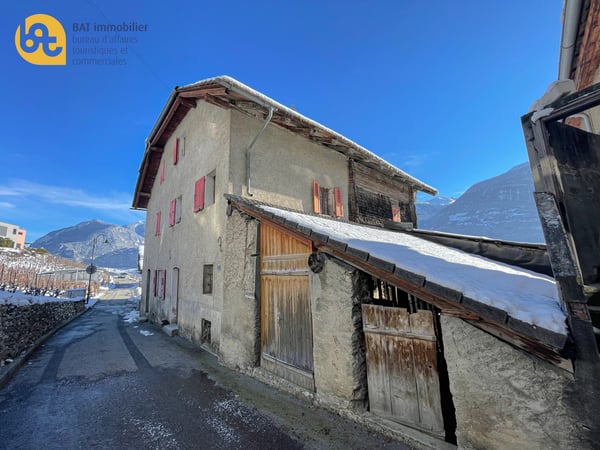 Ollon - Immeuble Historique avec Granges à Rénover 3