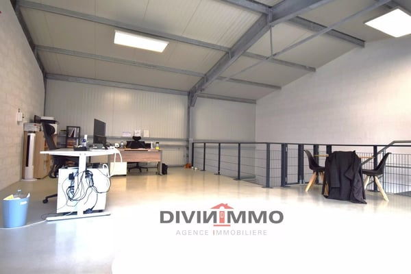 Hall industrielle de 145 m3 avec 5 places de parc 6