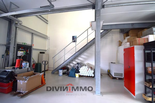 Hall industrielle de 145 m2 avec 5 places de parc 4