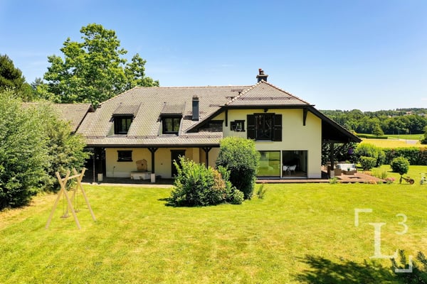 Spacieuse propriété avec grand jardin et vue sur les Alpes 4