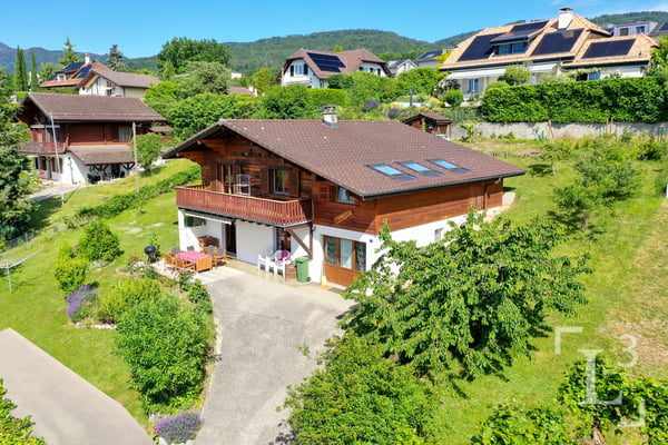 Comme un nid d'aigle! Maison à rénover avec jardin arboré et vue lac 8