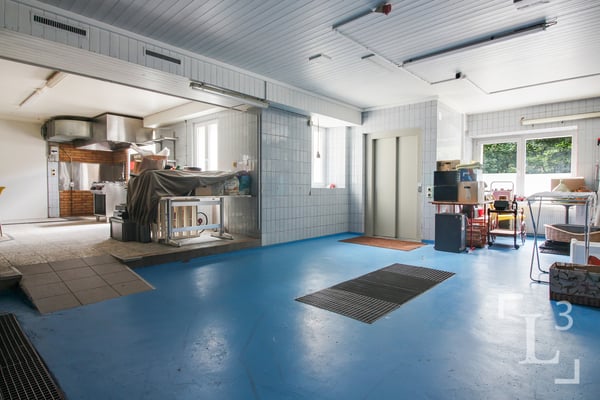 Immeuble mixte avec local commercial et appartements 9